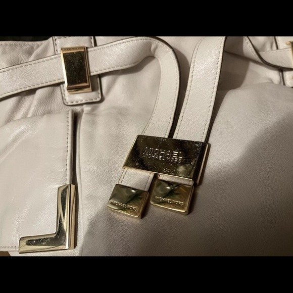 Michael Kors Ivory Leather Beverly Large Shoulder Bag Purse - Picture 14 of 14